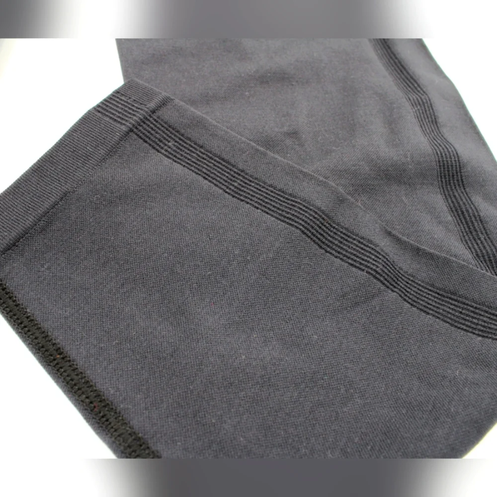 Black Ribbed Activewear Leggings – Size M - Picture 4 of 4